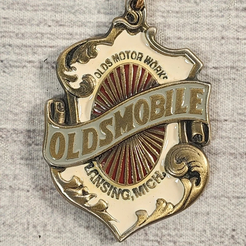 Vintage Oldsmobile Keychain Fine Pewter Enamel Crest Olds Motor Works USA Made